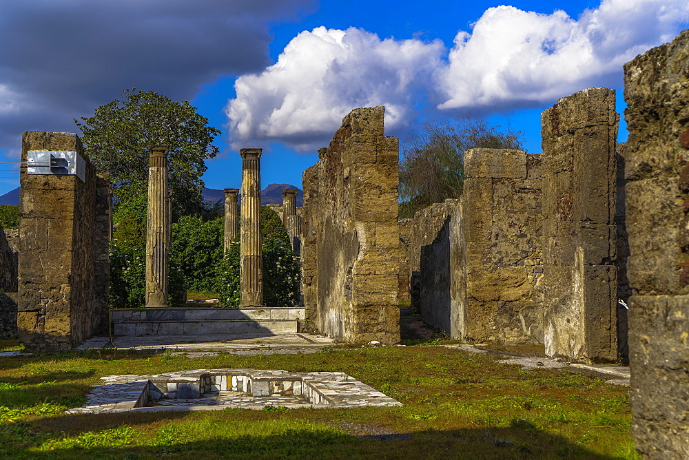 Remains of the Casa di Pansa (House of Pansa), pool in the peristyle with Ionic capitals at the atrium, Pompeii, UNESCO World Heritage Site, Campania, Italy, Europe