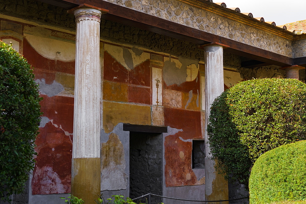 Casa di Venus atrium peristyle colonnade, frescoes on House of D. Lucretii Satrii Valentes, Pompeii, UNESCO World Heritage Site, Campania, Italy, Europe