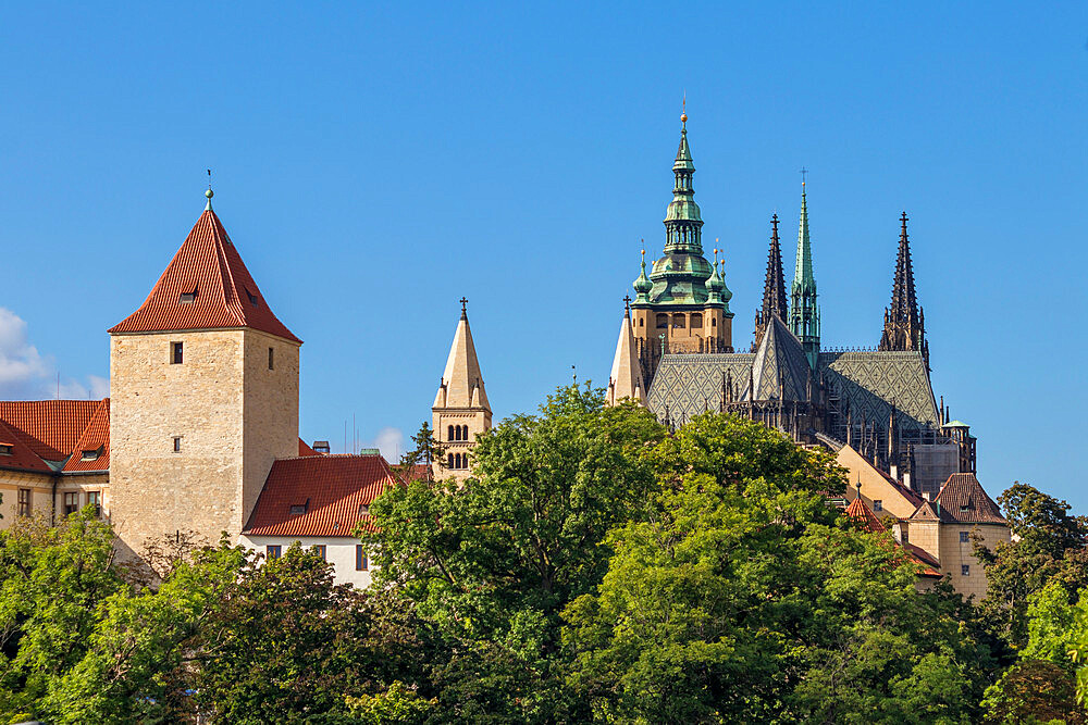 Saint Vitus Cathedral and Prague Castle seen from the Chotek Gardens, UNESCO World Heritage Site, Prague, Czech Republic (Czechia), Europe