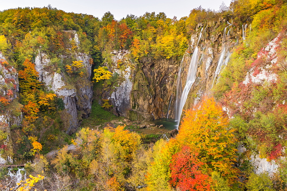 View from a lookout inside Plitvice Lakes National Park over Veliki Slap (Big Waterfall), UNESCO World Heritage Site, Croatia, Europe