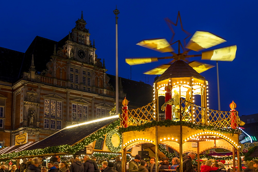 Christmas market at the town hall square at dusk in Harburg, a district of Hamburg, Germany, Europe