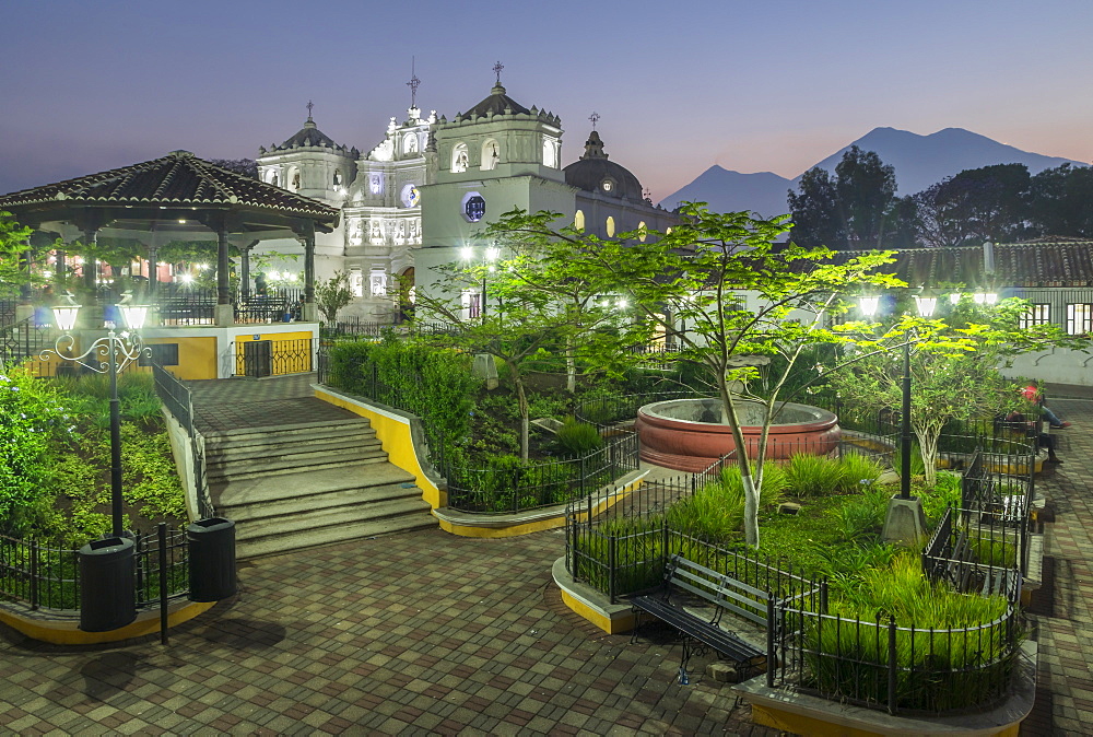 The Cathedral and the main square of Ciudad Vieja with view to the volcanoes Fuego and Acatenango in the background, Ciudad Vieja, Guatemala, Central America