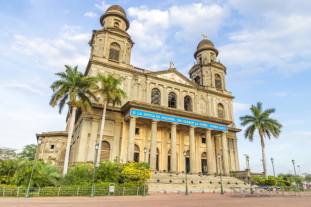 Ruins of the old cathedral Santiago de Managua, Nicaragua, Central America