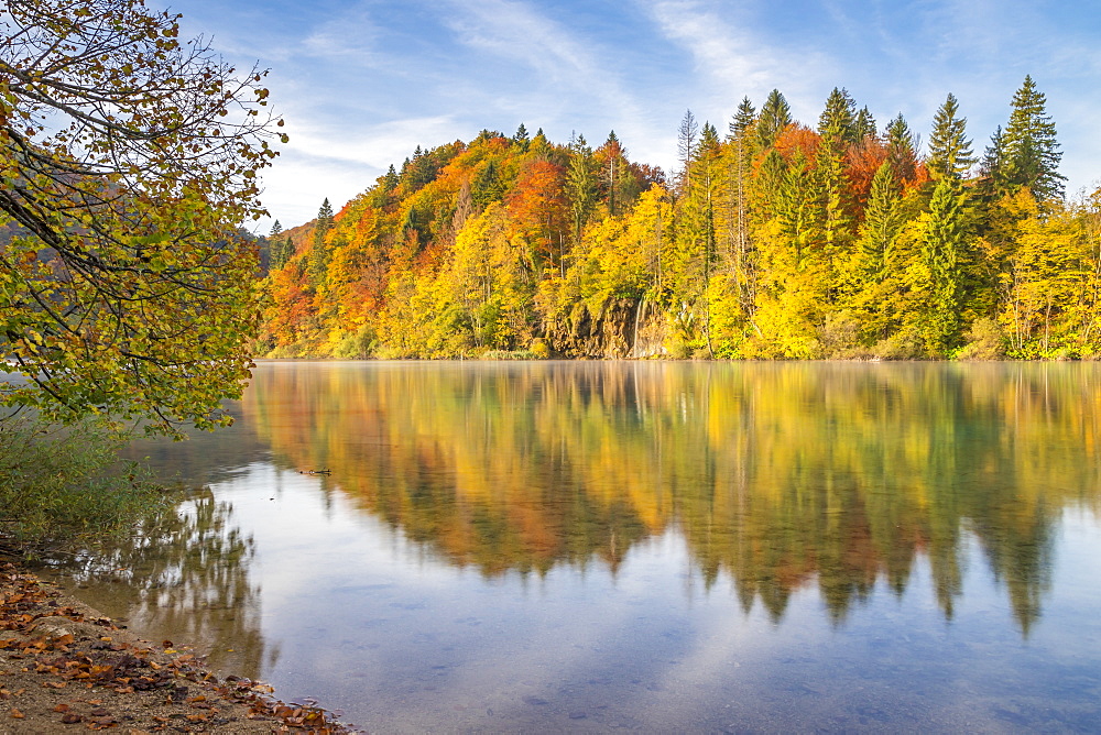 Lake Kozjak inside Plitvice Lakes National Park during autumn, UNESCO World Heritage Site, Croatia, Europe