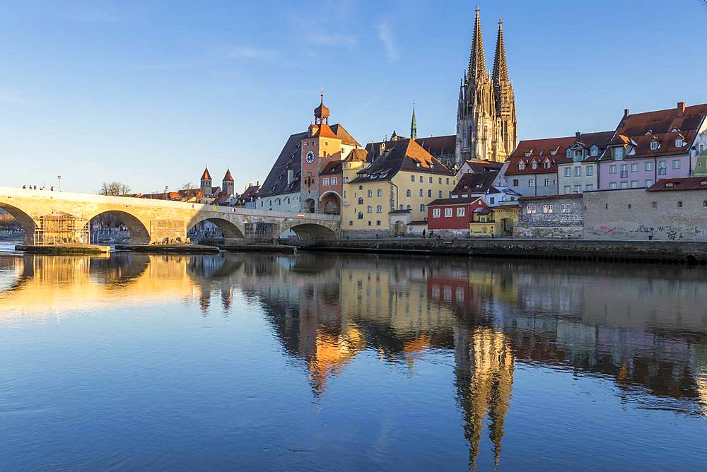 View to the Cathedral of St. Peter, the Stone Bridge and the Bridge Tower, Regensburg, Bavaria, Germany, Europe