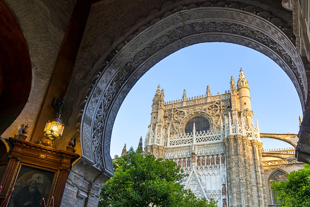 The Cathedral of Seville, UNESCO World Heritage Site,  seen from the Door of Pardon (Puerta del Perdon), Seville, Andalusia, Spain, Europe