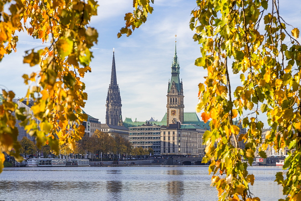 View from the Inner Alster (Binnenalster) to the town hall and St. Nicholas' Church during autumn, Hamburg, Germany, Europe