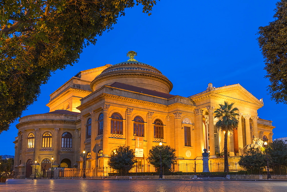 The Massimo Theatre (Teatro Massimo) during blue hour, Palermo, Sicily, Italy, Europe