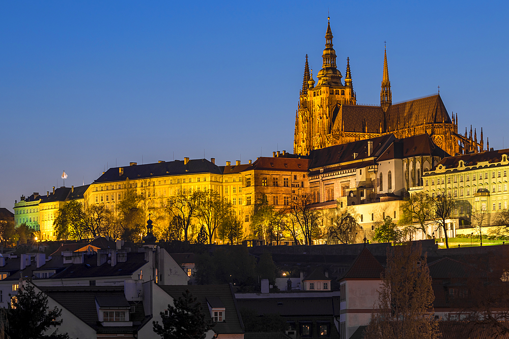 Illuminated Prague Castle and St. Vitus Cathedral at dusk, UNESCO World Heritage Site, Prague, Bohemia, Czech Republic, Europe