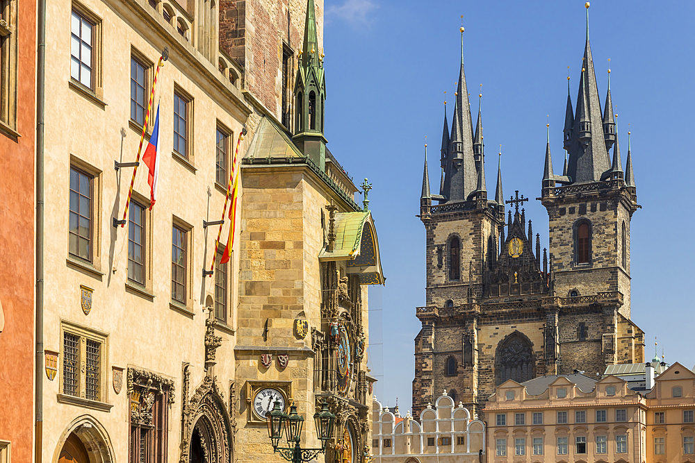 The old town hall with its astronomical clock and Our Lady of Tyn church, UNESCO World Heritage Site, Prague, Bohemia, Czech Republic, Europe