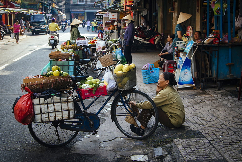 Vietnamese bike street vendors, Ho Chi Minh City, Vietnam, Indochina, Southeast Asia, Asia