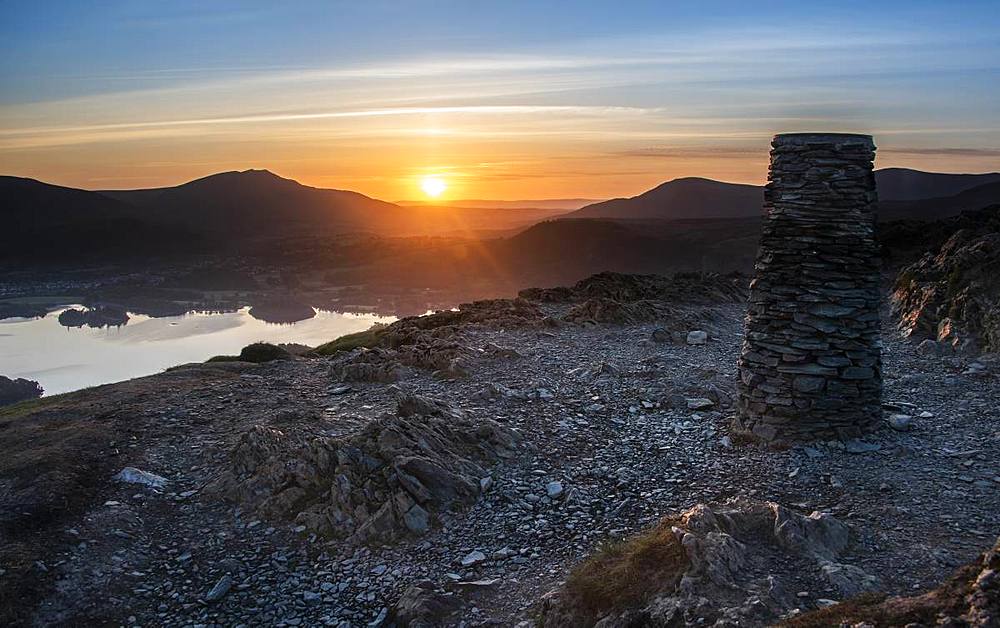 Sunrise over Derwentwater from the summit of Catbells near Keswick, Lake District National Park, UNESCO World Heritage Site, Cumbria, England, United Kingdom, Europe