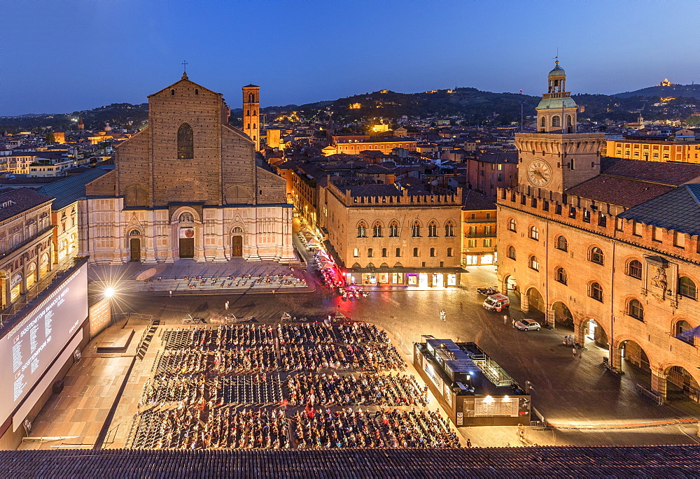 Piazza Maggiore, Bologna, Emilia-Romagna, Italy, Europe