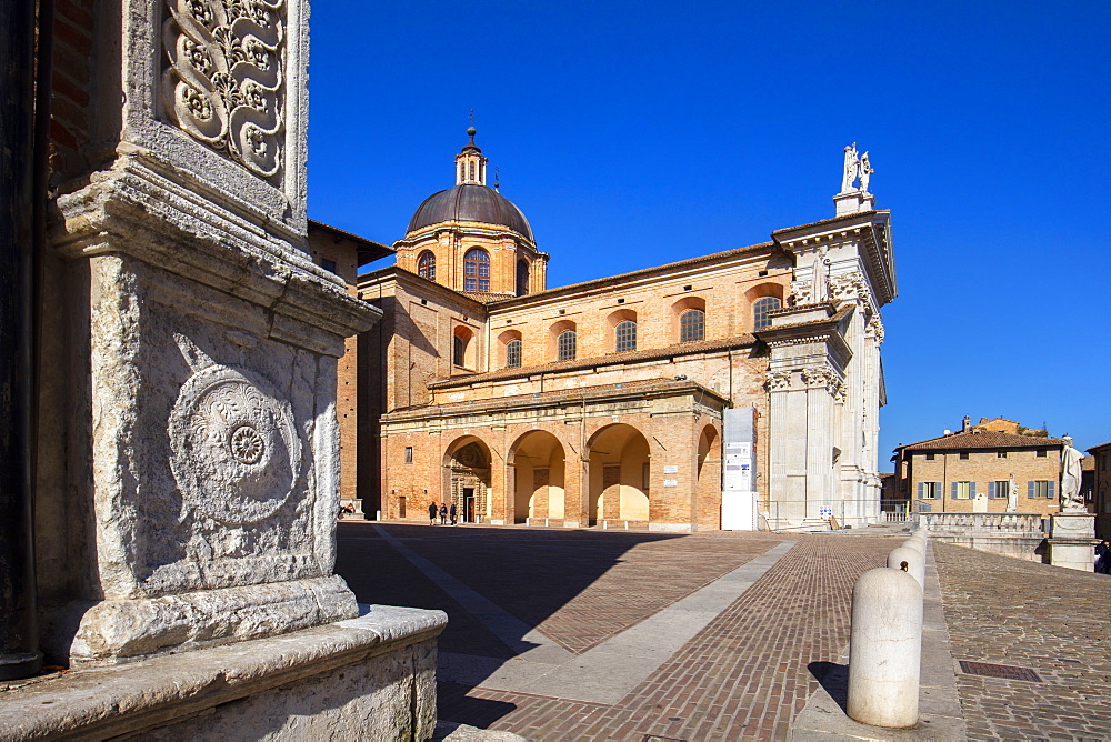 Urbino Cathedral (Duomo di Urbino) (Cattedrale Metropolitana di Santa Maria Assunta), Urbino, Marche, Italy, Europe