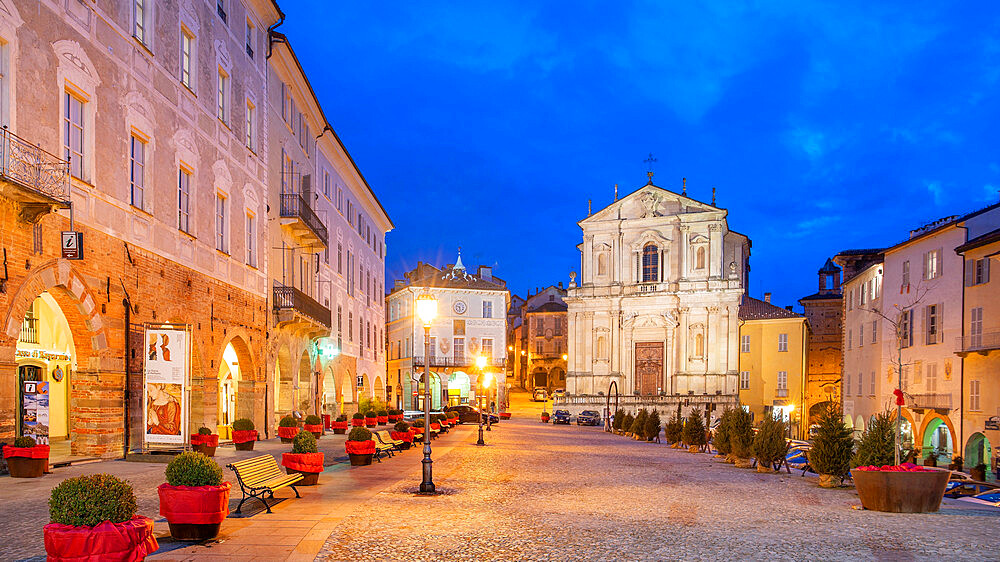 Piazza Maggiore, Mondovi, Cuneo, Piedmont, Italy, Europe