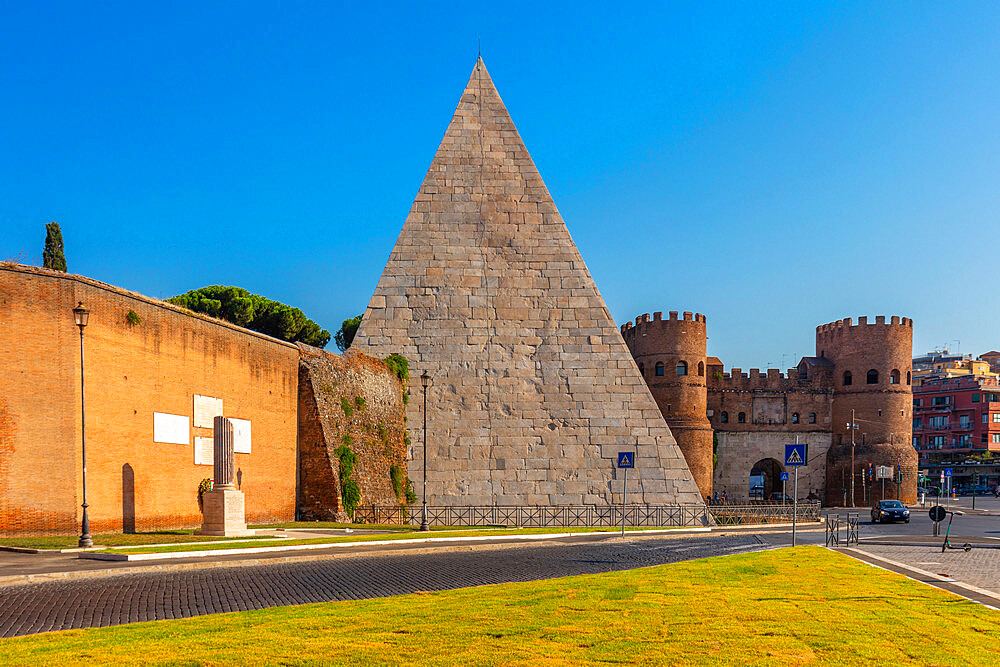 Pyramid of Caio Cestio, Rome, Lazio, Italy, Europe