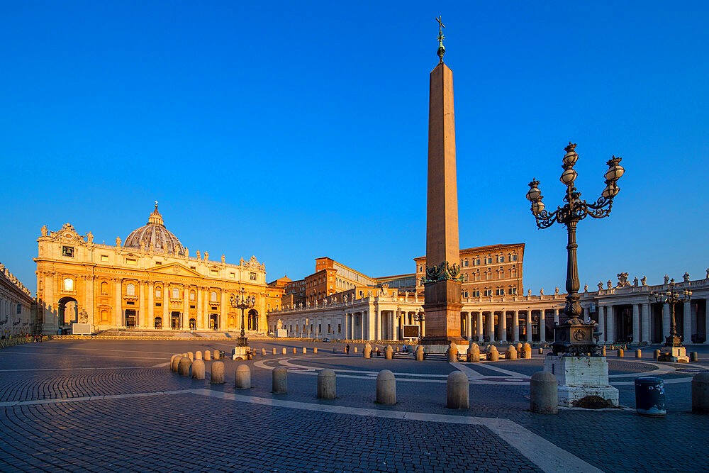 Piazza San Pietro (St. Peter's Square), Vatican City, UNESCO World Heritage Site, Rome, Lazio, Italy, Europe