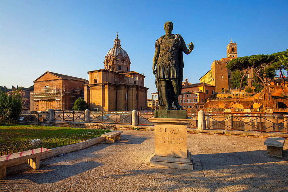 Statue of Julius Caesar, Fori Imperiali, UNESCO World Heritage Site, Rome, Lazio, Italy, Europe