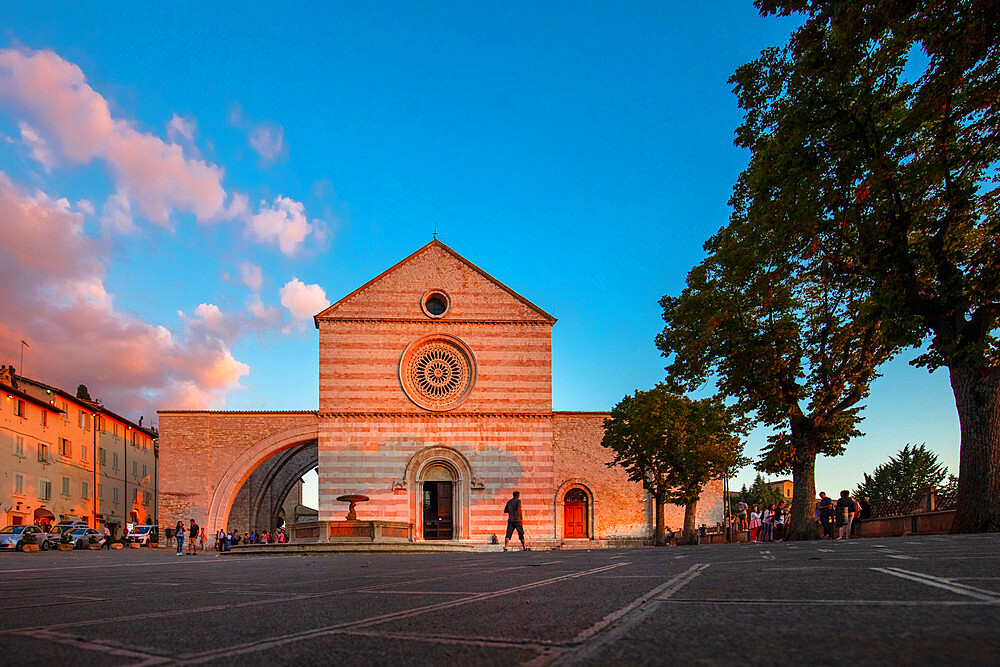 Basilica of Santa Chiara, Assisi, UNESCO World Heritage Site, Perugia, Umbria, Italy, Europe