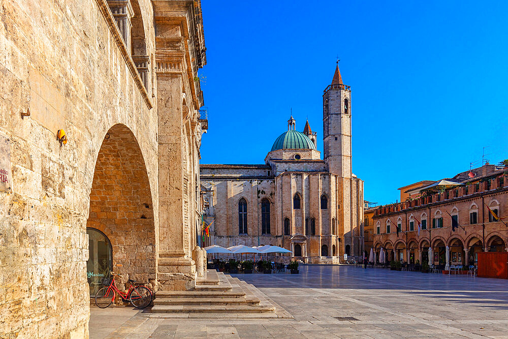 Church of San Francesco, Piazza del Popolo, Ascoli Piceno, Marche, Italy, Europe