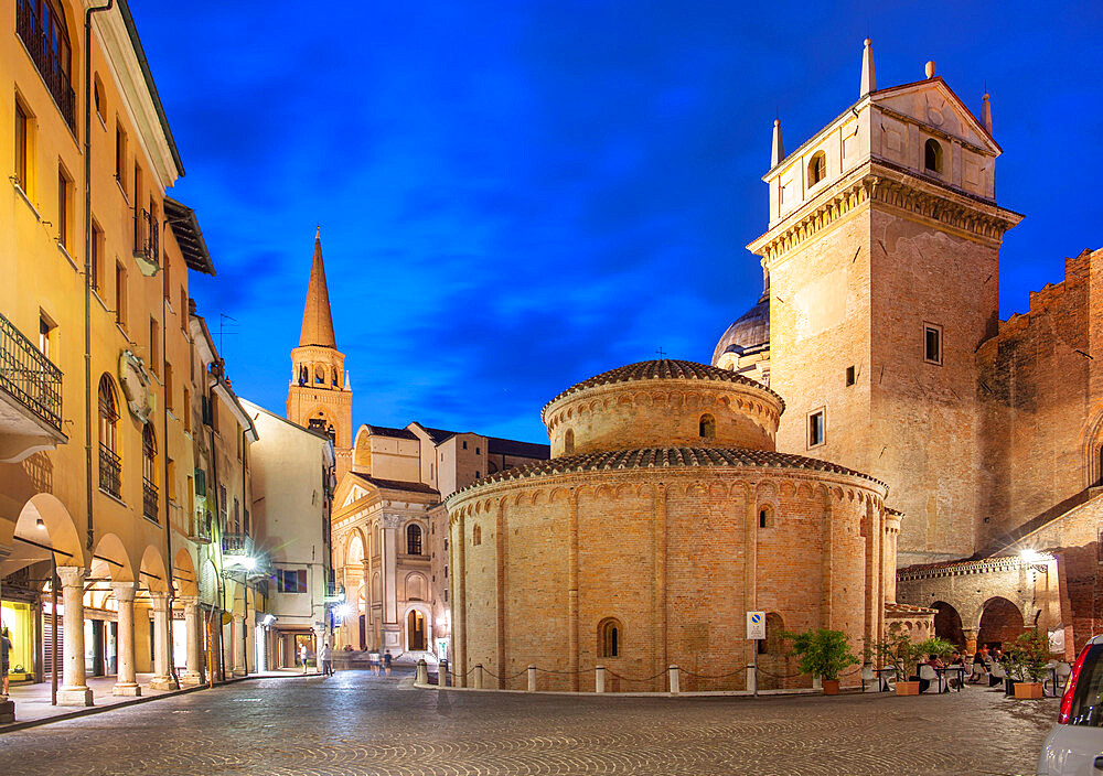 Piazza delle Erbe, Mantova (Mantua), UNESCO World Heritage Site, Lombardia (Lombardy), Italy, Europe