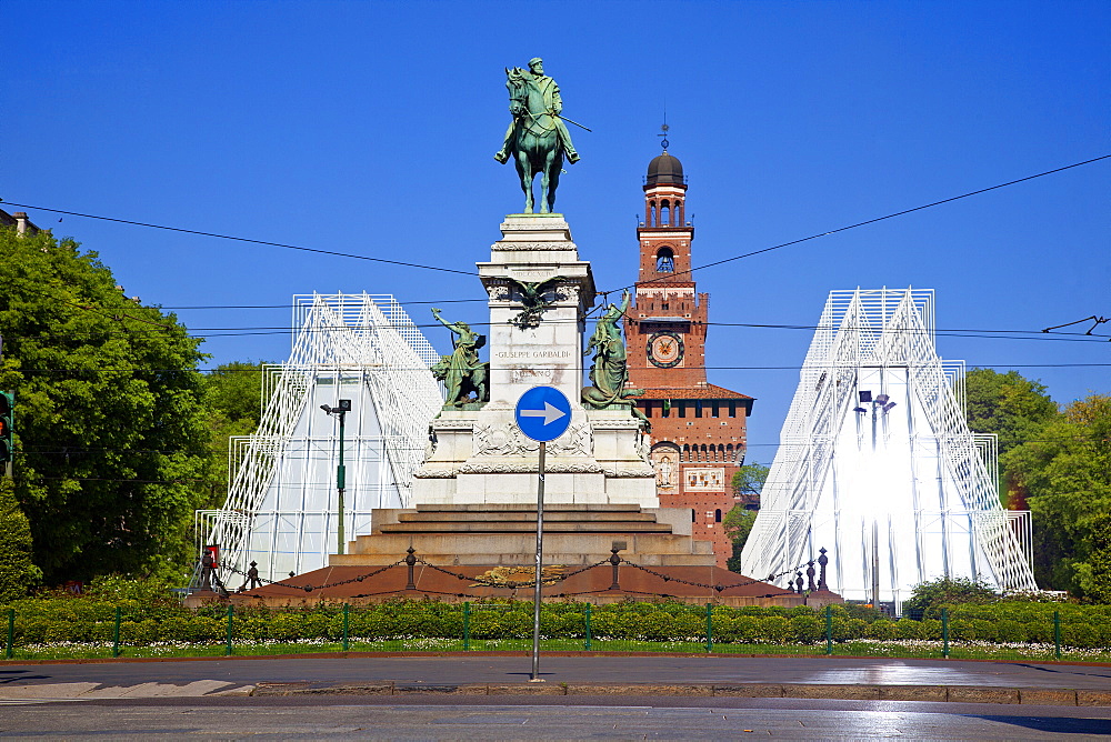 Piazza Cairoli and the Castello Sforzesco, Milan, Lombardy, Italy, Europe