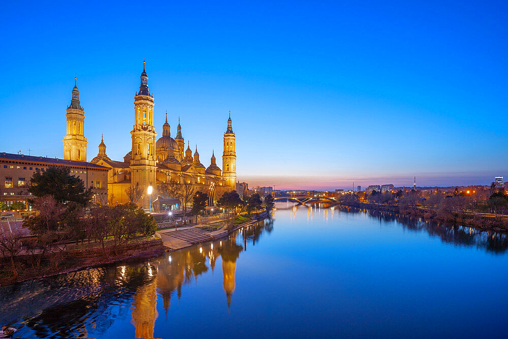 View of the Basilica of Our Lady of the Pillar and Ebro River, Zaragoza, Aragon, Spain, Europe