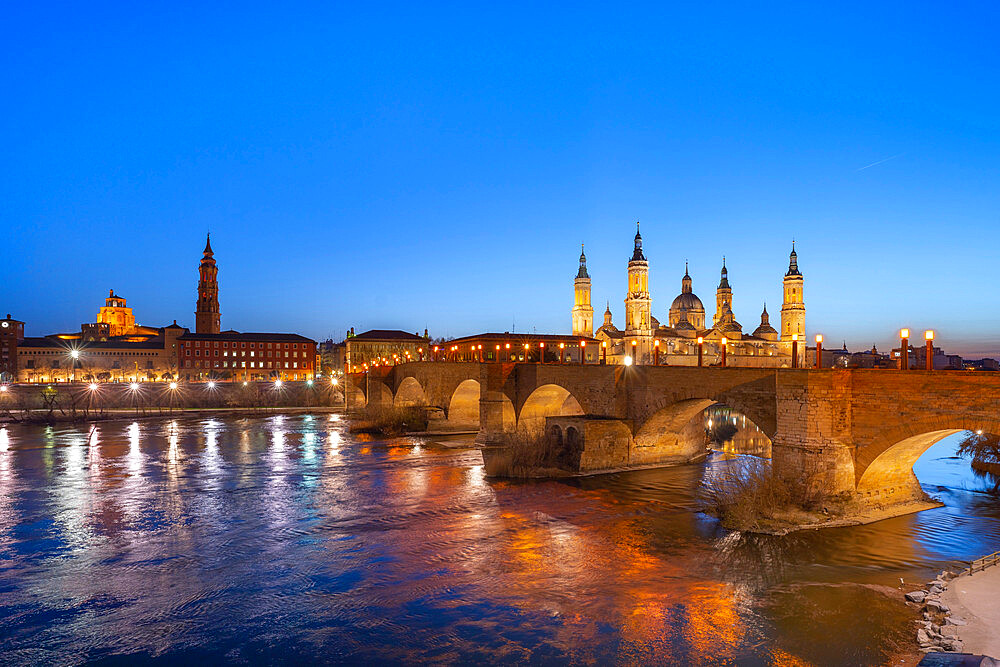 View of the Basilica of Our Lady of the Pillar and the Ebro River, Zaragoza, Aragon, Spain, Europe