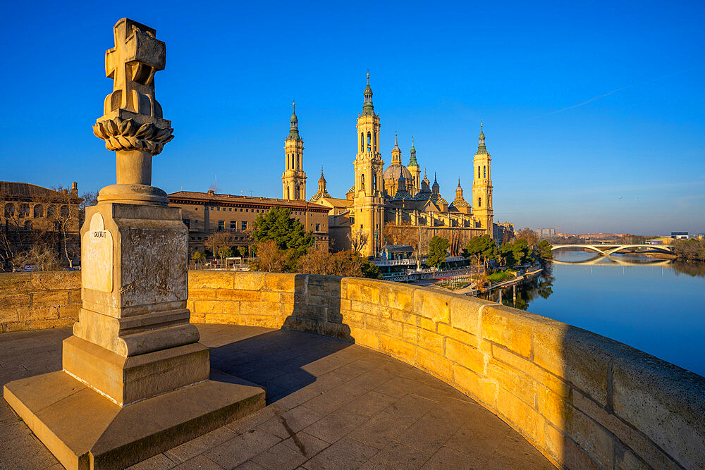 View of the Basilica of Our Lady of the Pillar, Zaragoza, Aragon, Spain, Europe