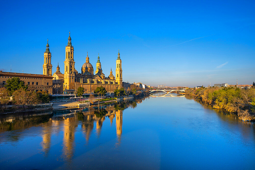 View of the Basilica of Our Lady of the Pillar and Ebro River, Zaragoza, Aragon, Spain, Europe