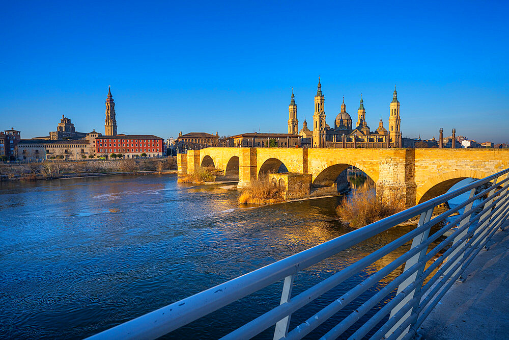 View of the Basilica of Our Lady of the Pillar and Ebro River, Zaragoza, Aragon, Spain, Europe