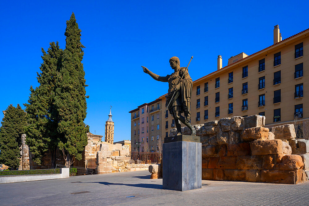 Monument to Caesar Augustus, Zaragoza, Aragon, Spain, Europe