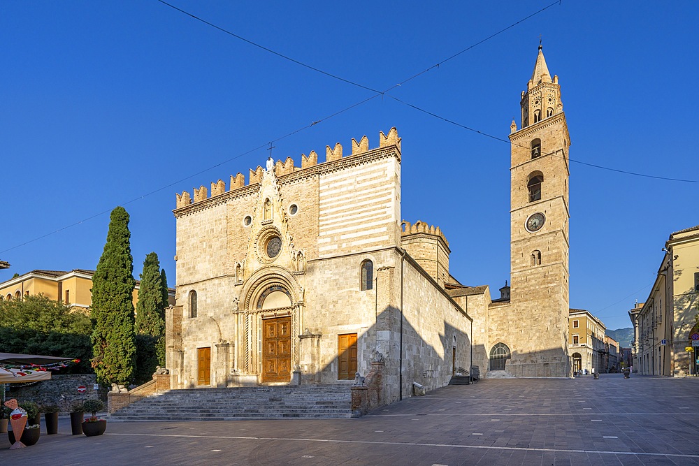 Facade of Orsini Square, Cathedral of Santa Maria Assunta, Teramo, Abruzzo, Italy