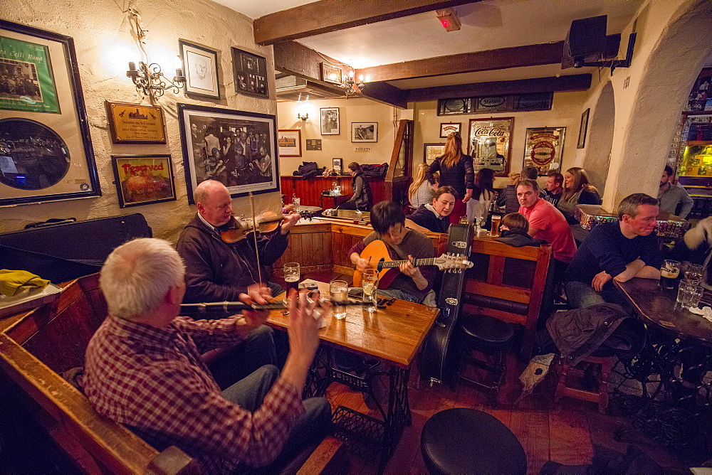 O'Connors Pub, Doolin, Cliffs Coastal Walk, County Clare, Munster, Republic of Ireland, Europe