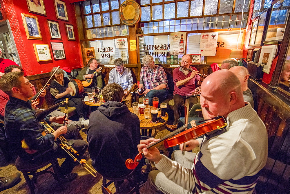 The Cobblestone Pub, during an Irish traditional music jam session, Dublin, Republic of Ireland, Europe