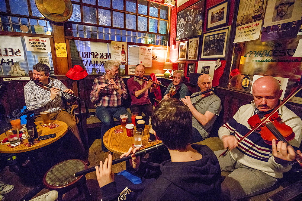 The Cobblestone Pub, during an Irish traditional music jam session, Dublin, Republic of Ireland, Europe