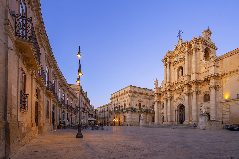 Piazza Duomo, Cattedrale metropolitana della Natività di Maria Santissima, Metropolitan Cathedral of the Nativity of the Blessed Virgin Mary, Ortigia, Syracuse, Sicily, Italy