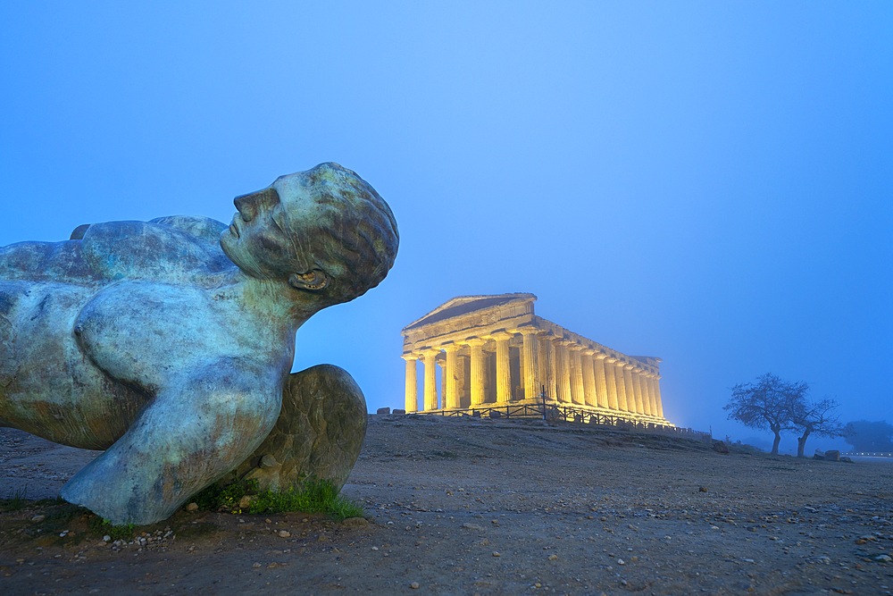 Igor Mitoraj, Statue of Fallen Icarus, Temple of Concordia, Valley of the Temples, Agrigento, Sicily, Italy