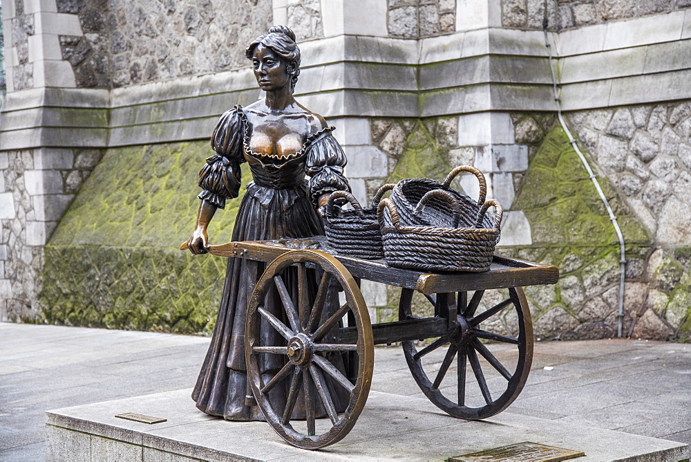 The Molly Malone Monument, Dublin, Republic of Ireland, Europe