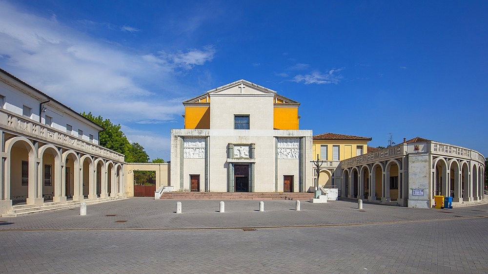 Church of Sant'Apollinare and portico, Tresigallo, Emilia-Romagna, Italy, Europe