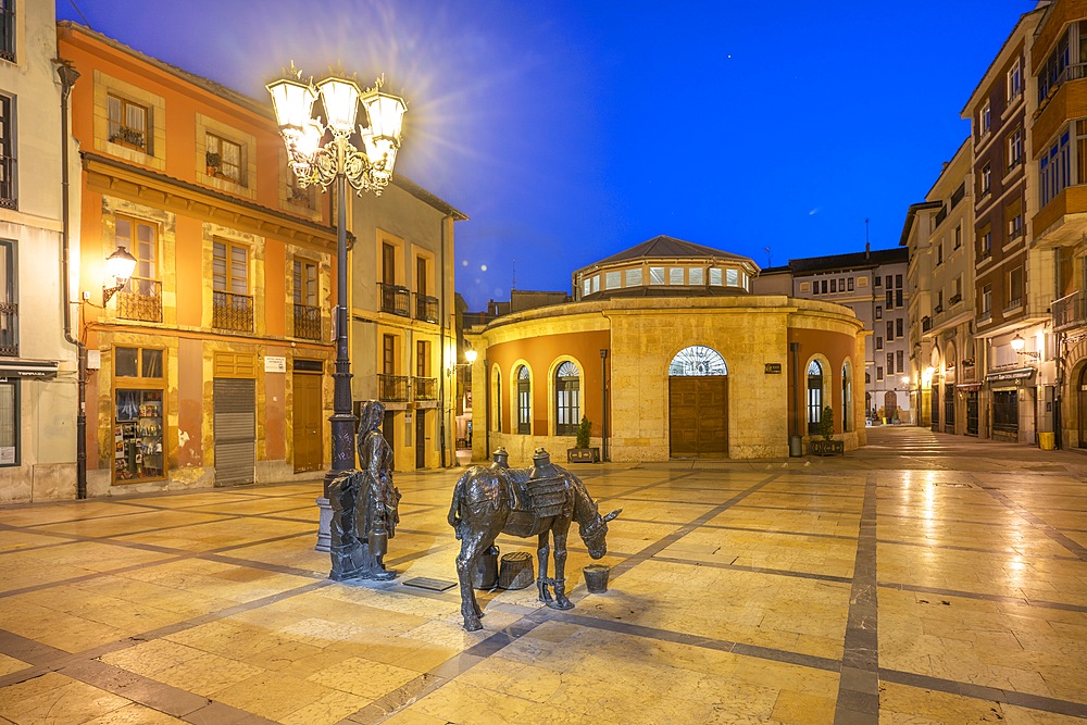 Manuel Garcia Linares, The Milkmaid, Trascorrales Square, Oviedo, Asturias, Spain