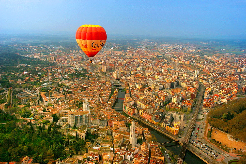 Hot air balloon tour, Gerona, Catalonia, Spain, Europe