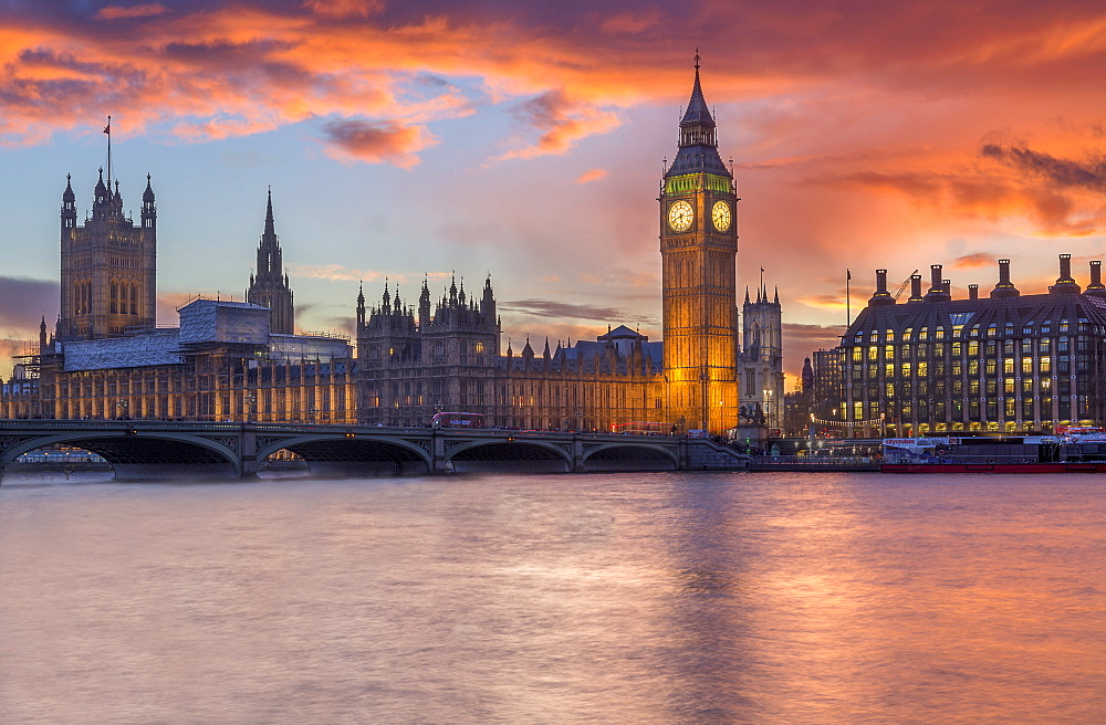 Houses of Parliament at sunset, UNESCO World Heritage Site, Westmister, London, England, United Kingdom, Europe