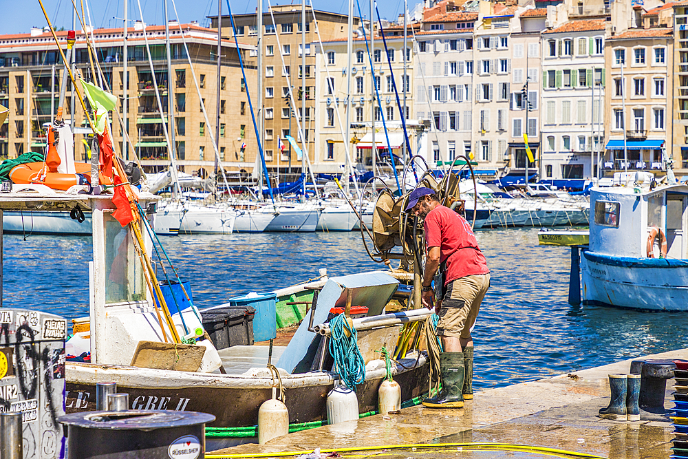 The Old Port (Vieux Port), Marseille, Bouches du Rhone, Provence, Provence Alpes Cote d'Azur, France, Mediterranean, Europe