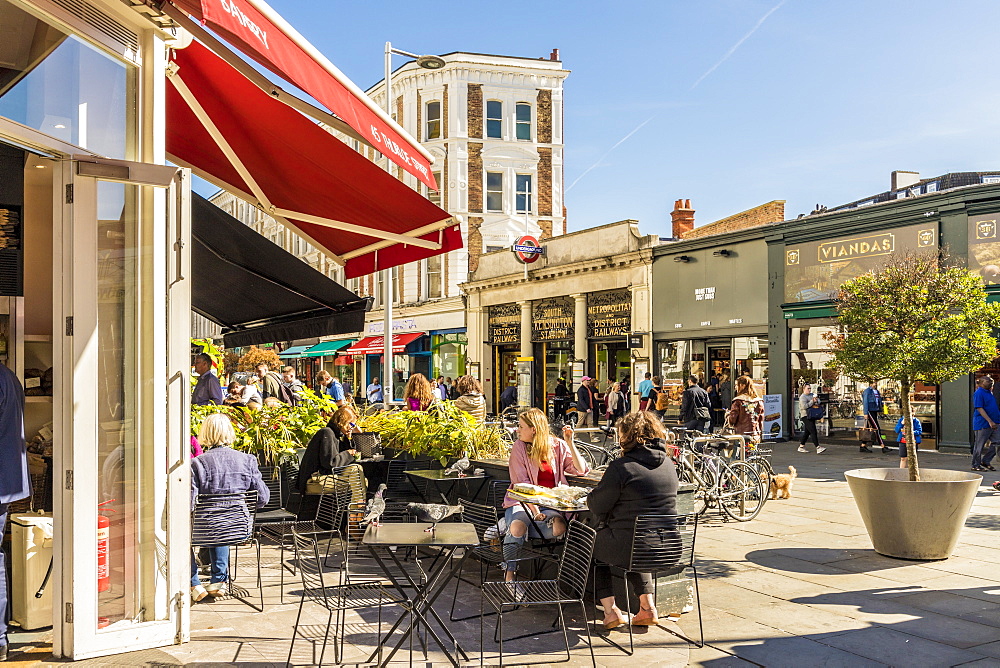 A street scene in South Kensington, London, England, United Kingdom, Europe