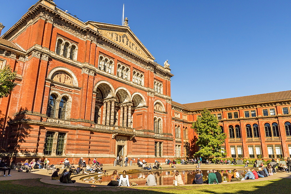 The V and A (Victoria and Albert) Museum, South Kensington, London, England, United Kingdom, Europe