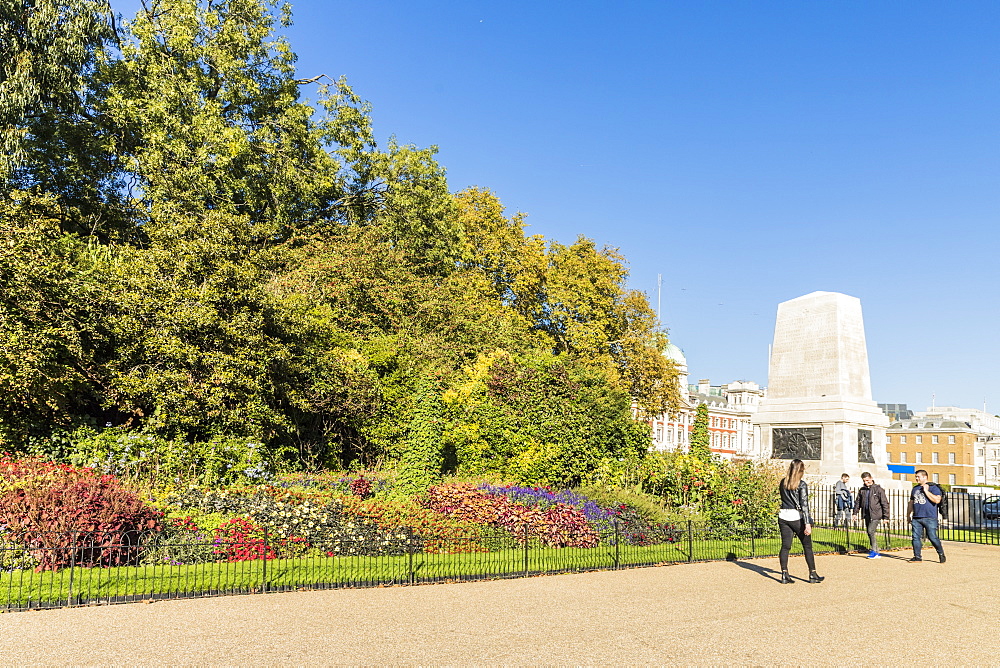 St. James's Park, with the Guard's Memorial, in the background, London, England, United Kingdom, Europe