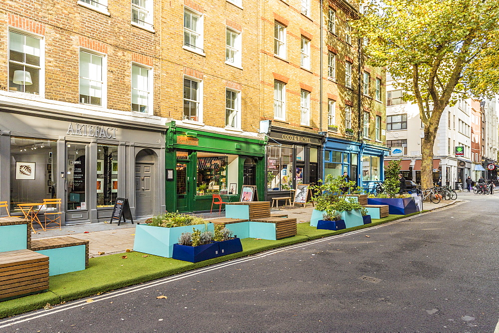 A street scene in Fitrovia, London, England, United Kingdom, Europe