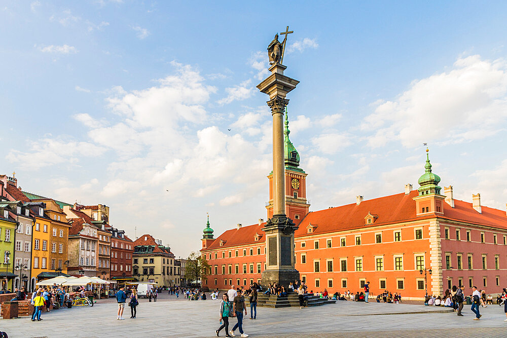 Sigismunds Column and Royal Castle in Royal Castle Square in the old town, UNESCO World Heritage Site, Warsaw, Poland, Europe