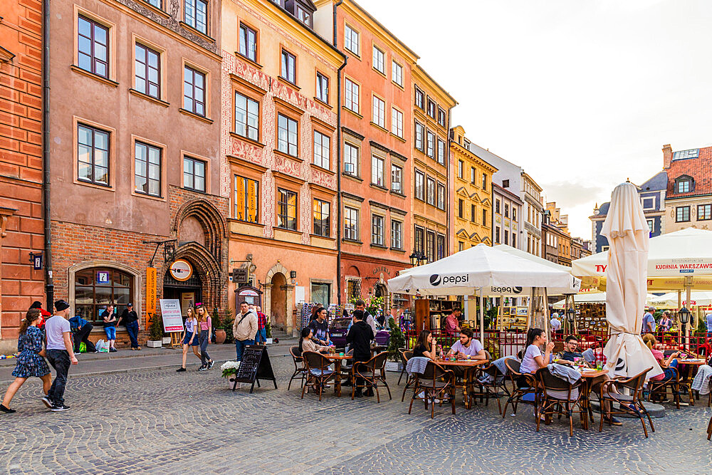 The colourful Old Town Market Place Square in the old town, UNESCO World Heritage Site, Warsaw, Poland, Europe